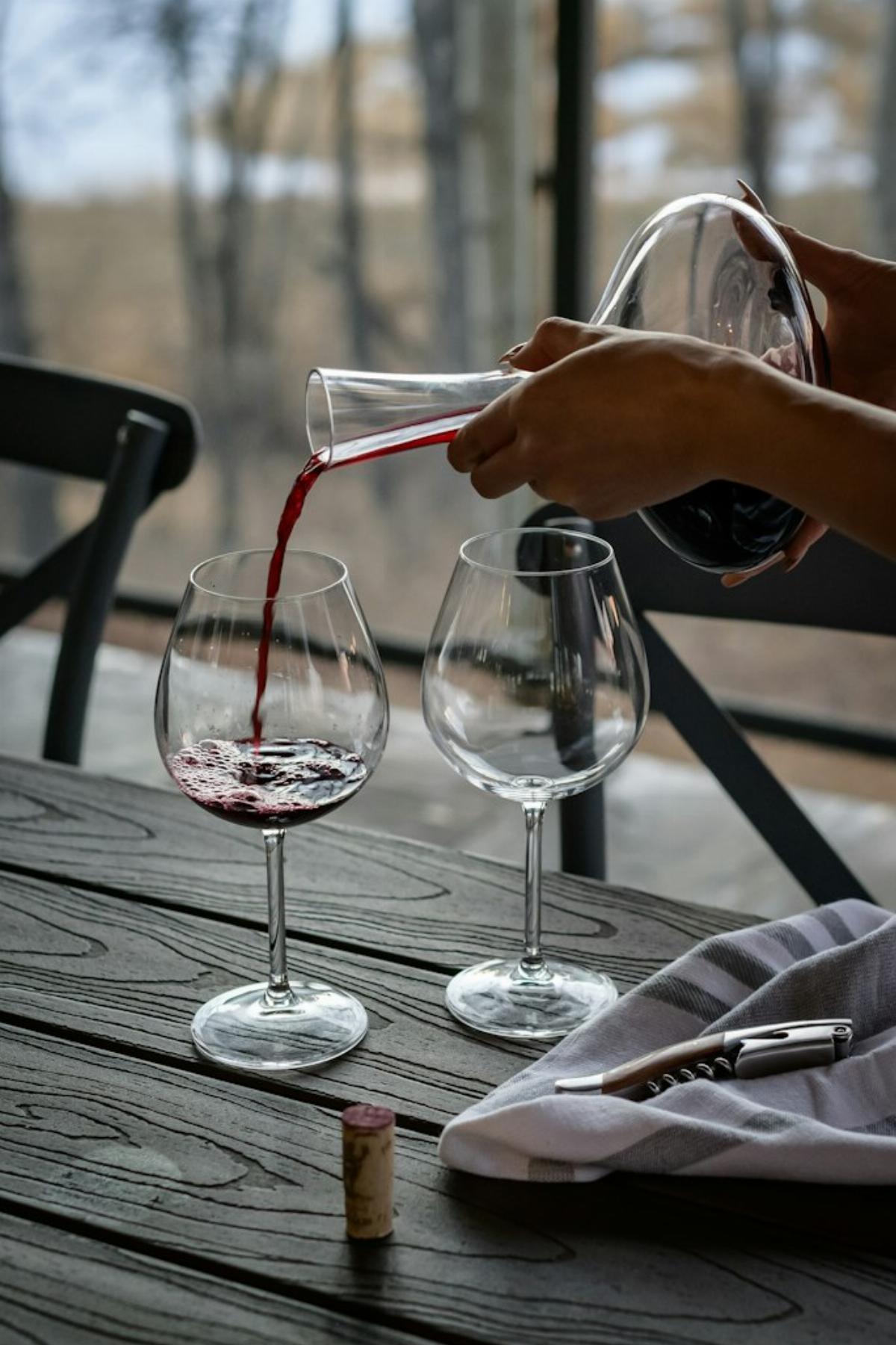 Le temps de décantation a son importance lors d'une dégustation de vin